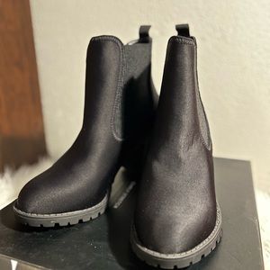 Simply Vera Wang Boots